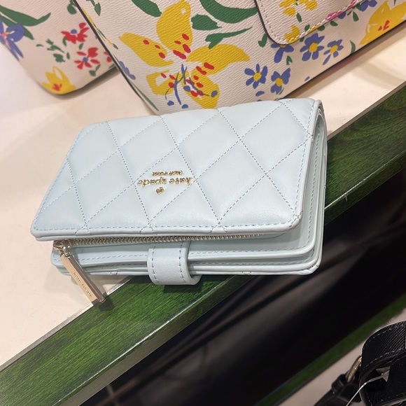 Kate Spade Carey Medium Compartment Bifold Wallet
COLOR: Turquoise
NWT - Picture 9 of 16